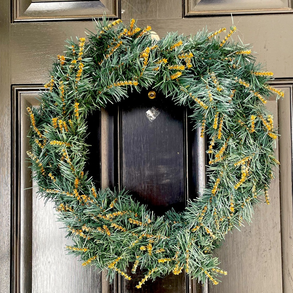 13” Artificial Christmas Wreath EUC